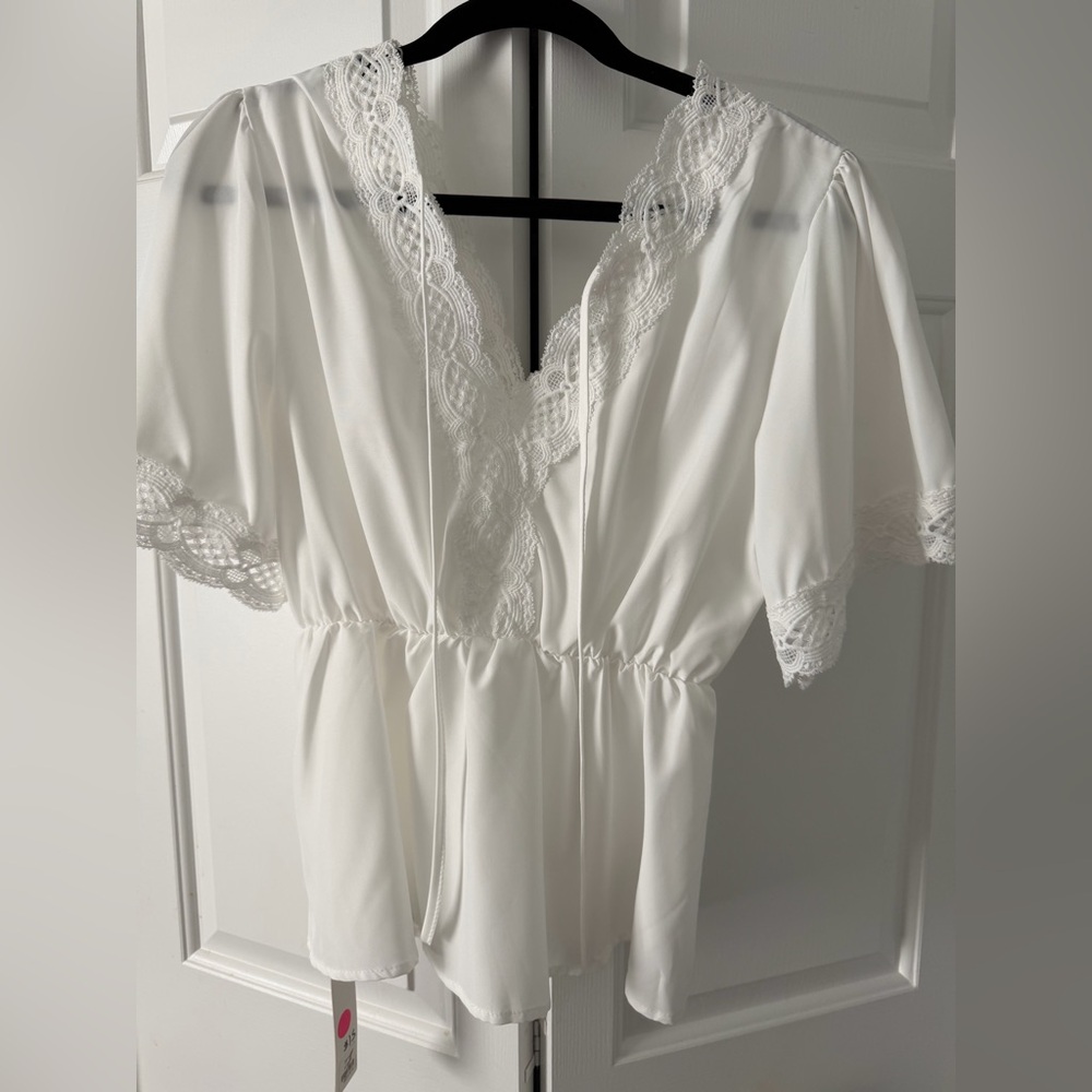 Chic White Lace Trim Blouse